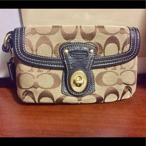 Coach classic logo clutch EUC
